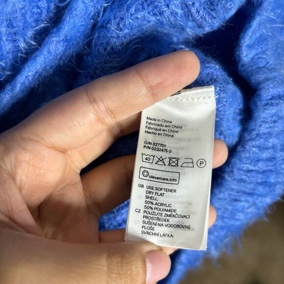 Divided H&M Blue Fuzzy V-Neck Crop Knit Sweater Sz M - Picture 6 of 11